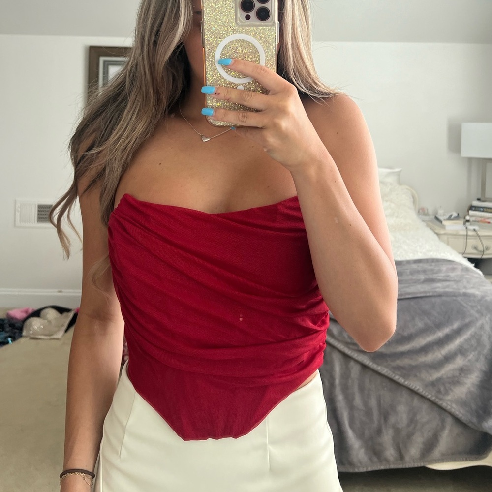 red crop top!